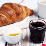 Croissant z konfiturą aroniową - półprodukty | lunchboxodkuchni.pl