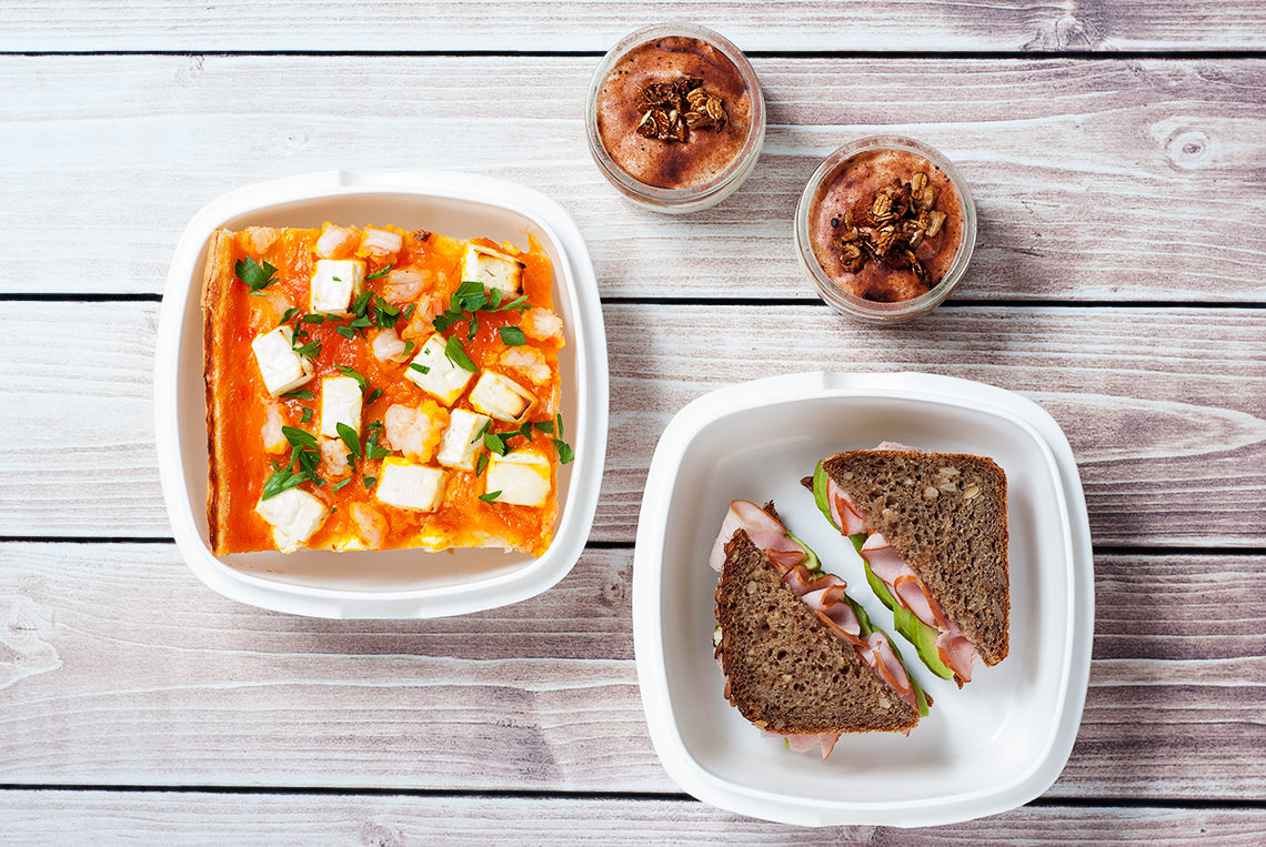 Lunchbox kanapka z szynką i avocado, serek homogenizowany a la tiramisu, quiche z krewetkami na bazie zupy dyniowej | lunchboxodkuchni.pl