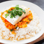 Dorsz na marchewce z ryżem | lunchboxodkuchni.pl