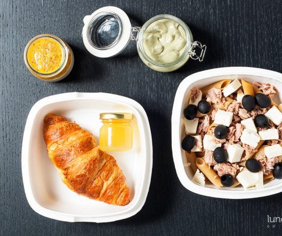 Lunchbox - croissant z miodem, pudding ryżowy z musem z mandarynki i sałatka z tuńczykiem | lunchboxodkuchni.pl