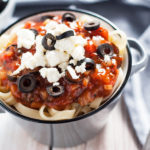 Makaron z sosem pomidorowym i fetą | lunchboxodkuchni.pl