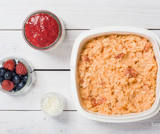 lunchbox - jogurt naturalny z musem z malin oraz risotto z krewetkami | lunchboxodkuchni.pl